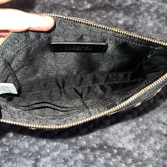 Clutch - Picture 3 of 3